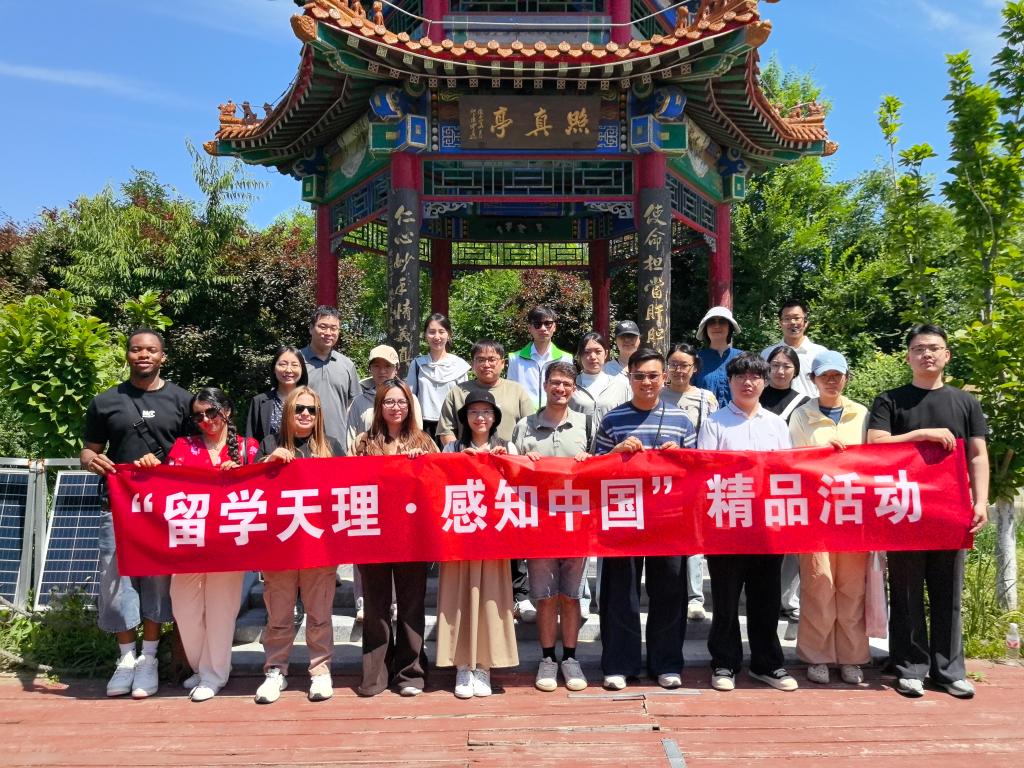 学校组织国际留学生开展中医药文化研学实践活动