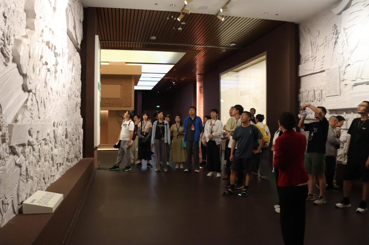 语言文化学院开展党员培训活动
