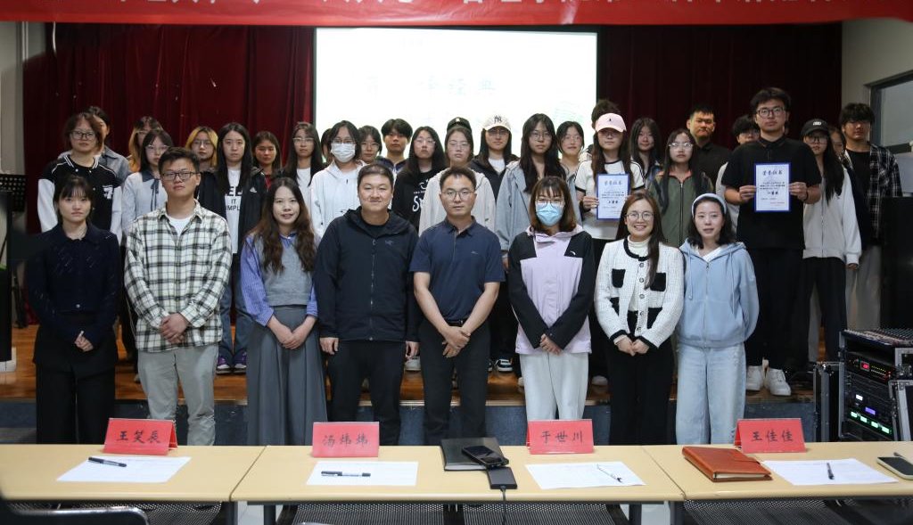 管理学院举办第三届“音译经典·声入人心”外语配音大赛