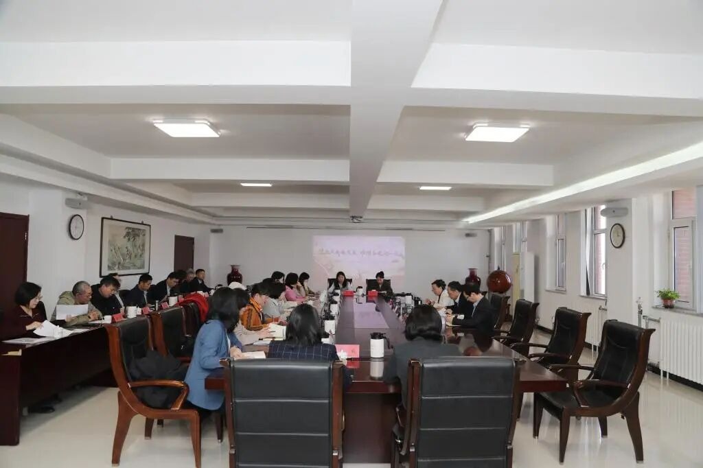 德能实新谋发展 巾帼奋进向一流——我校召开“三八”国际妇女节女职工代表座谈会