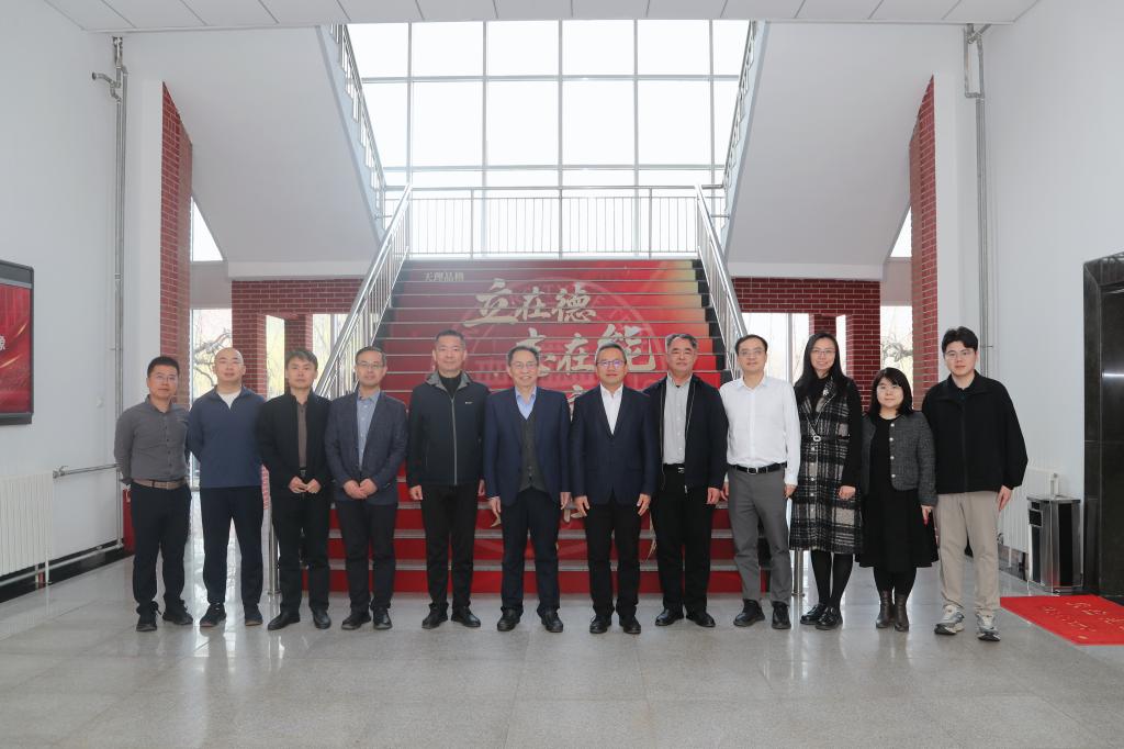 深圳市海洋发展局副局长成嶂旻一行来校调研交流