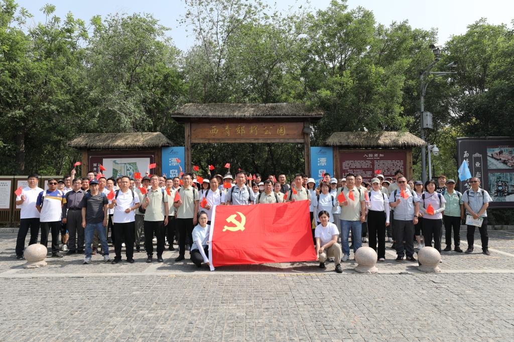政校企联合开展“清风健步扬正气 党建联建守初心”主题党日活动