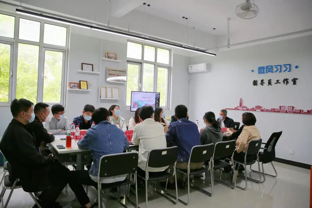 我校召开学生座谈会