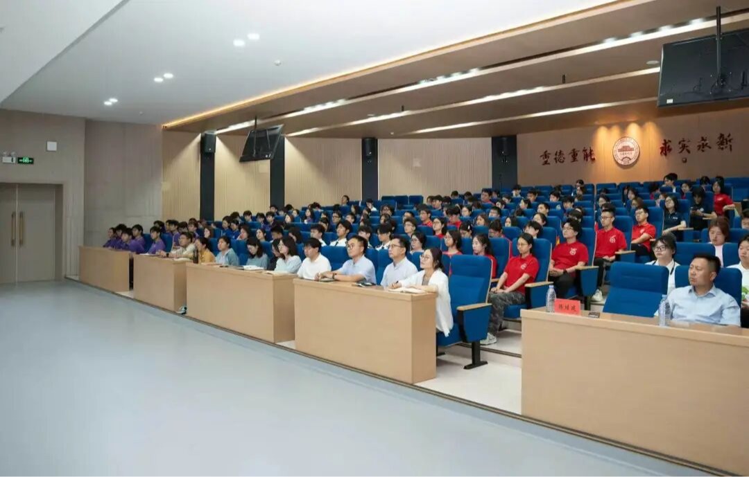 校党委书记练继建为青年师生讲授专题思政课