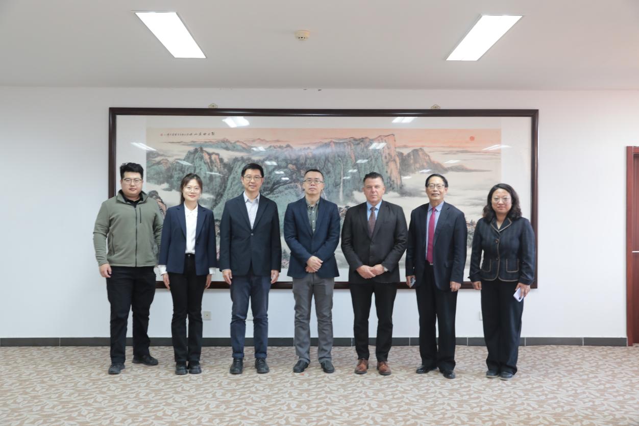 加拿大西三一大学副校长Philip Laird一行访问我校