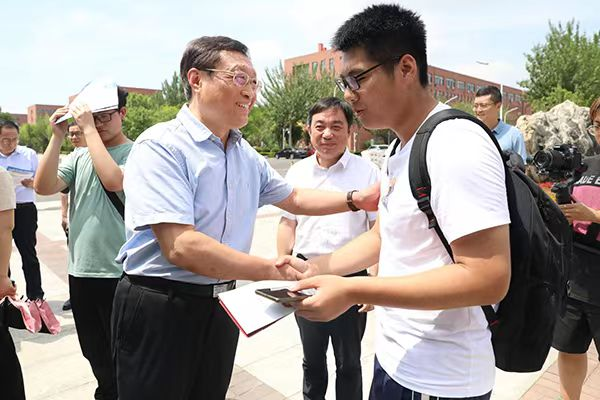 当前位置:>首页>新闻动态>正文>校领导刘东志,练继建,魏东,张继东